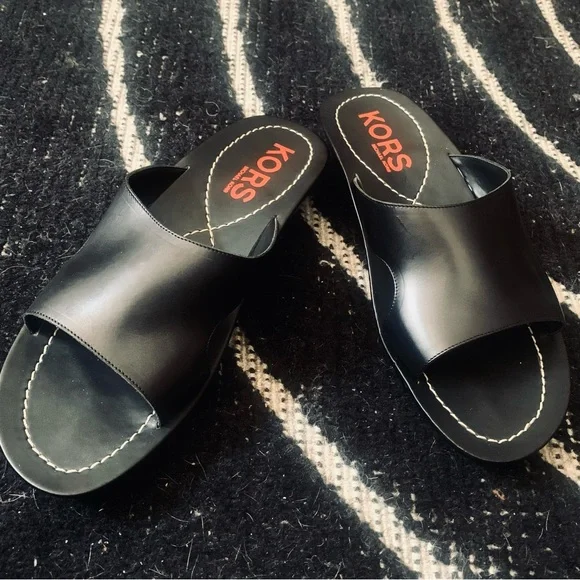 MICHAEL KORS | BLACK LEATHER SLIDES | SZ 9.5M | NEW | MADE IN ITALY - Picture 3 of 7